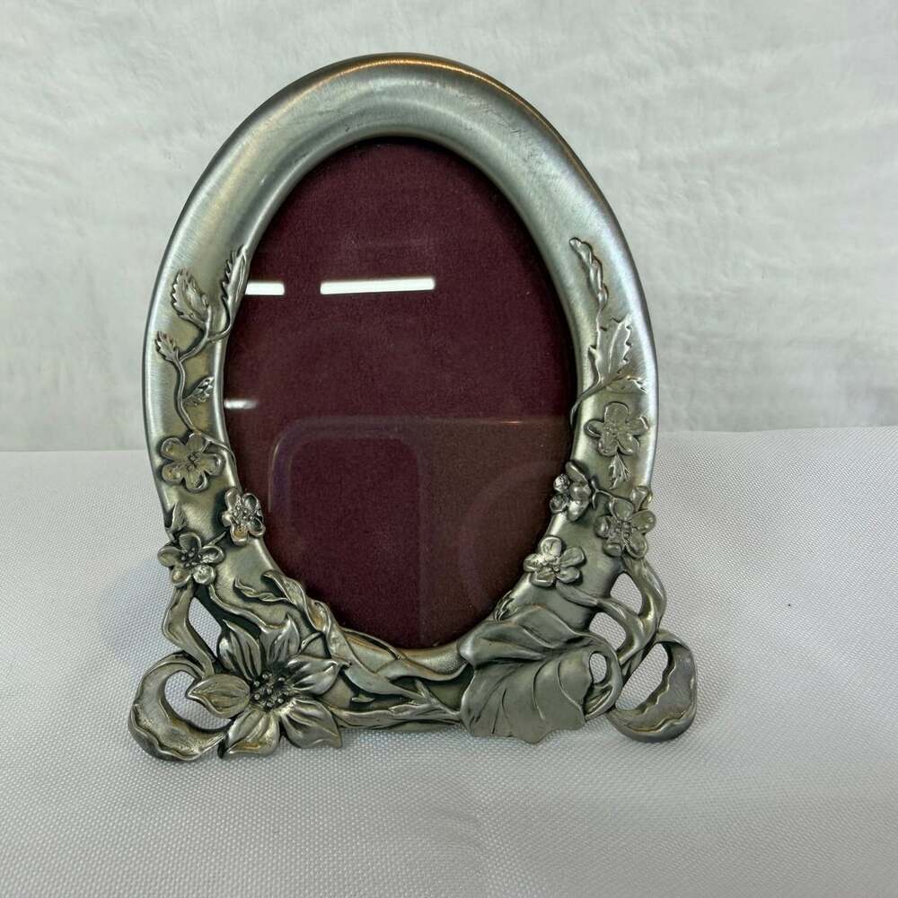 Vintage 1989 Seagull Canada Fine Pewter Picture Photo Frame Floral  Oval Small